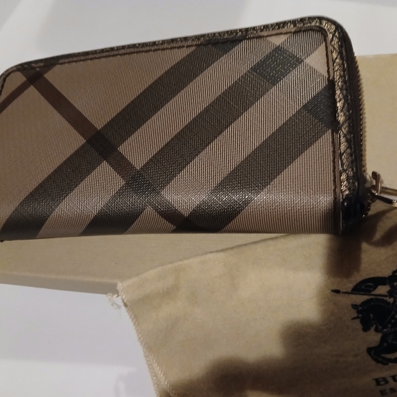 Burberry Authentic Shimmer Buckle Tote Bag & Wallet Excellent Condition - Picture 9 of 12